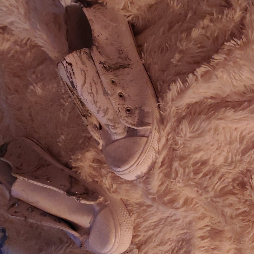 Shoes - Picture 2 of 3